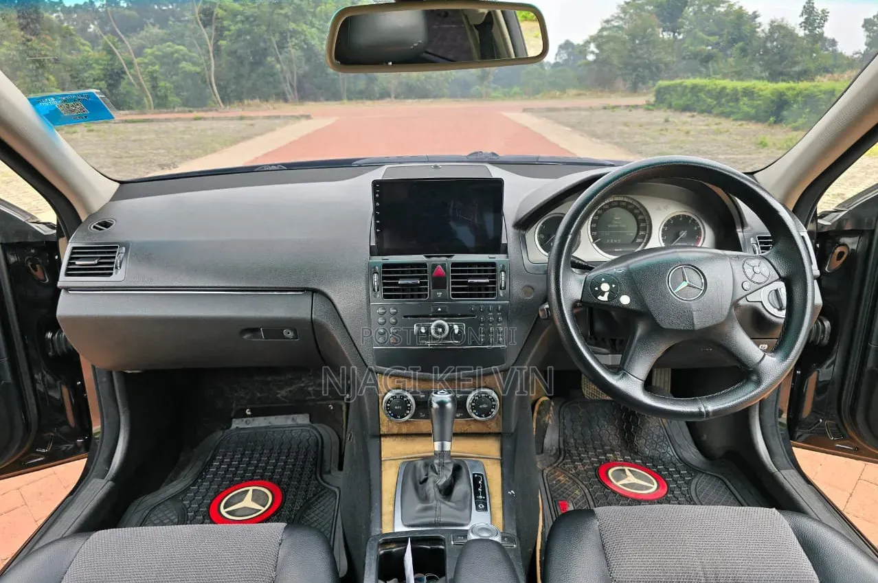 Mercedes-Benz C200 2010 Black
