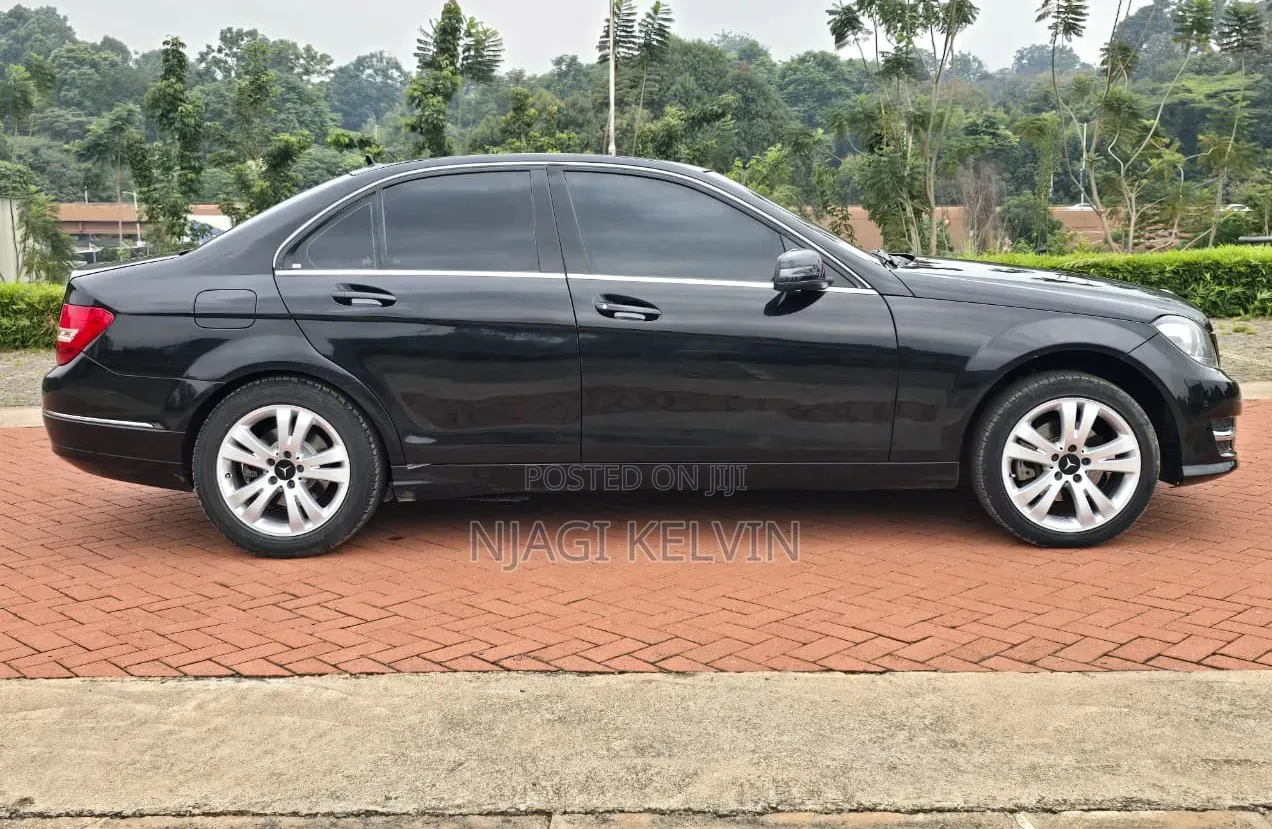 Mercedes-Benz C200 2010 Black