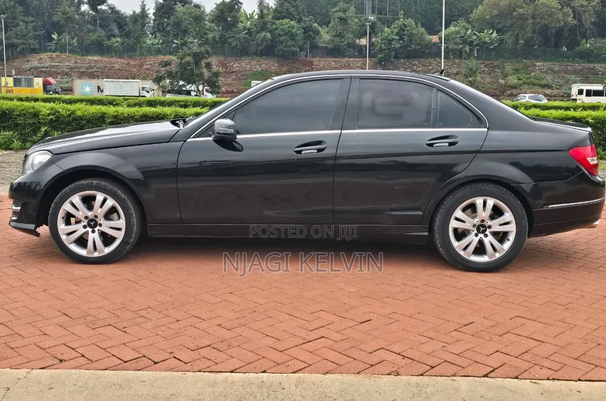 Mercedes-Benz C200 2010 Black