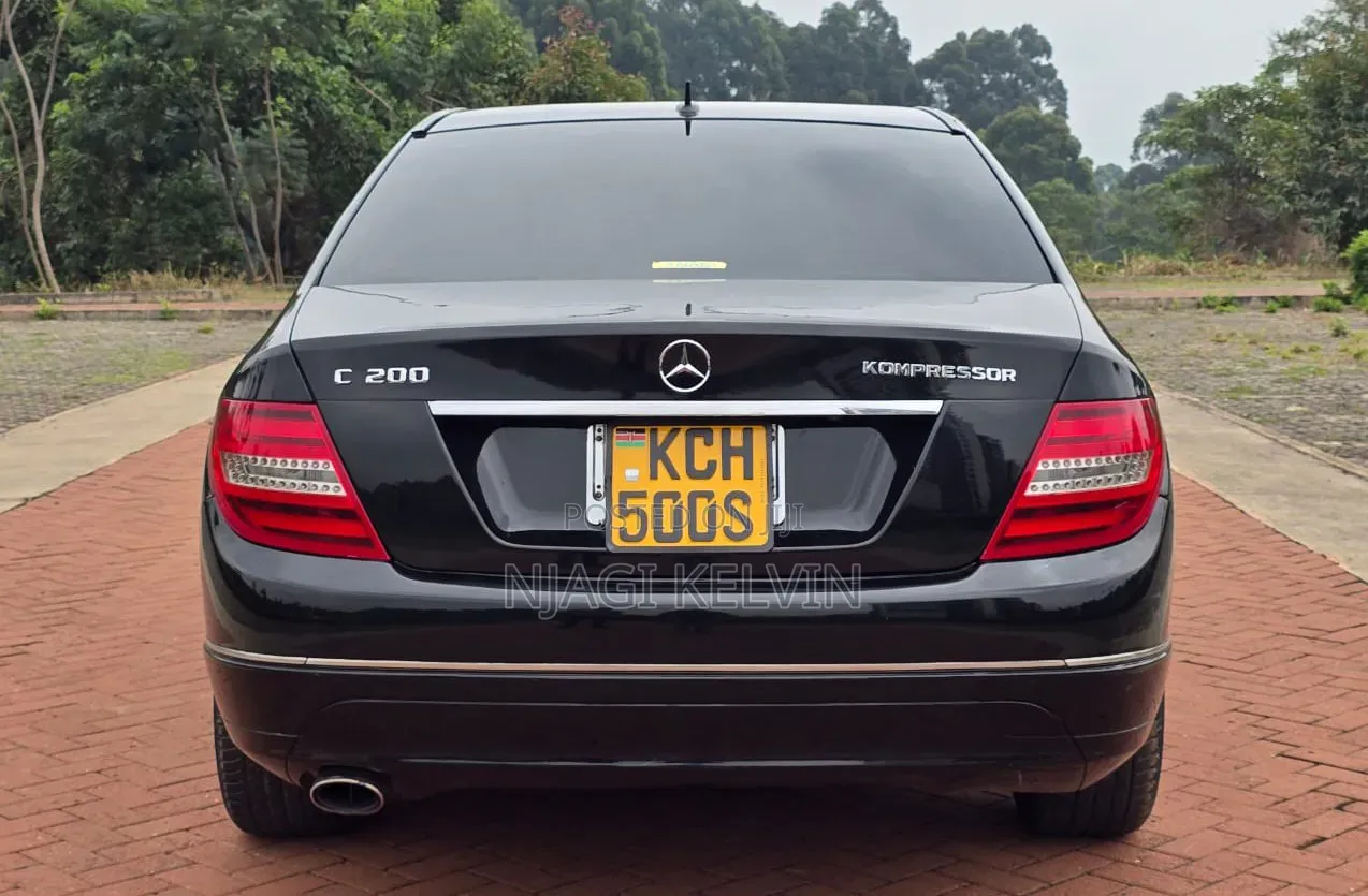 Mercedes-Benz C200 2010 Black
