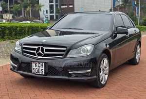 Mercedes-Benz C200 2010 Black