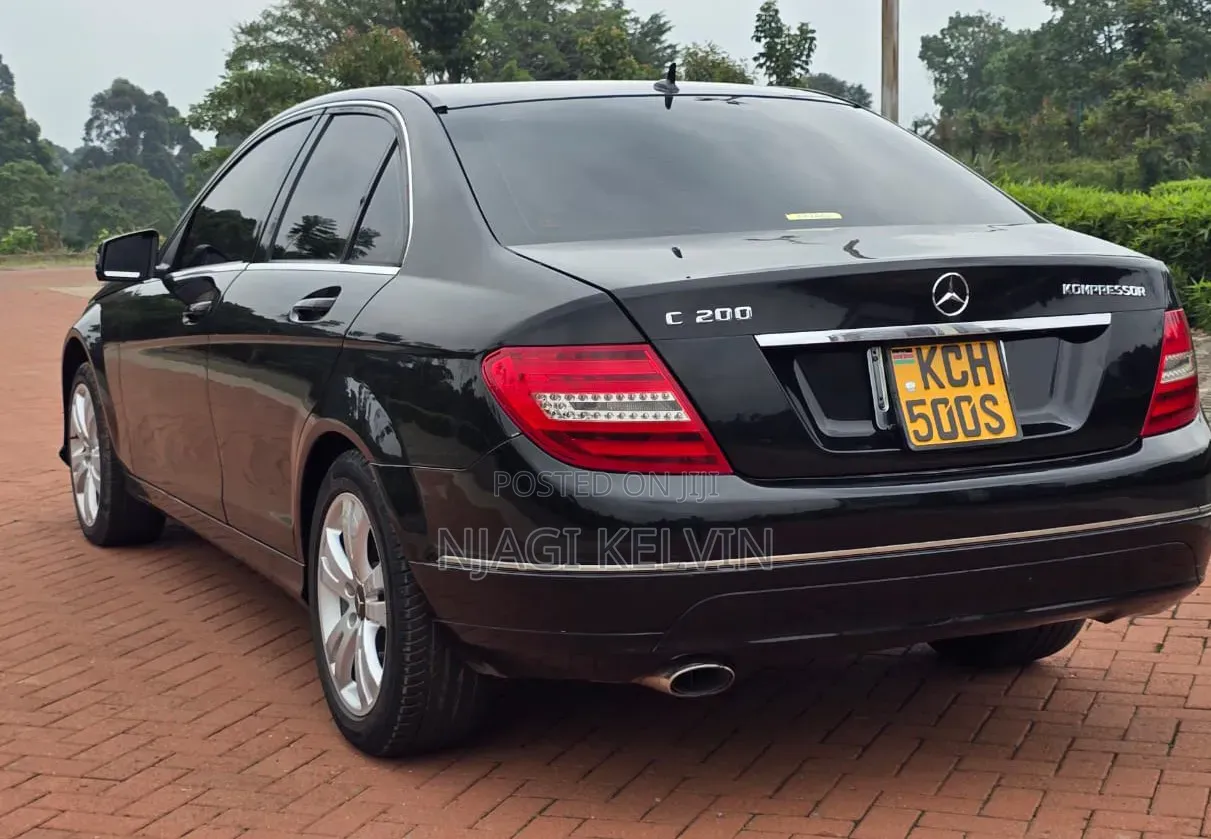 Mercedes-Benz C200 2010 Black