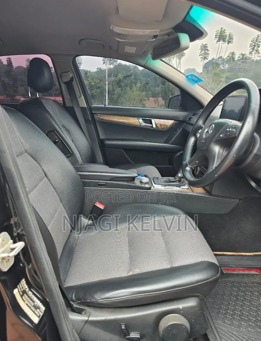 Mercedes-Benz C200 2010 Black