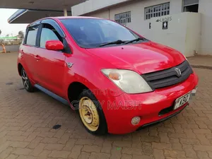 Toyota IST 2006 Red