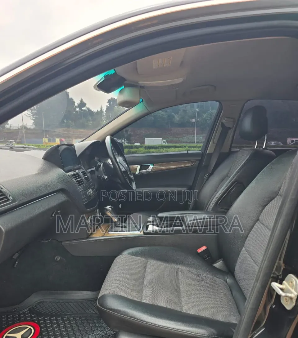 Mercedes-Benz C200 2010 Black