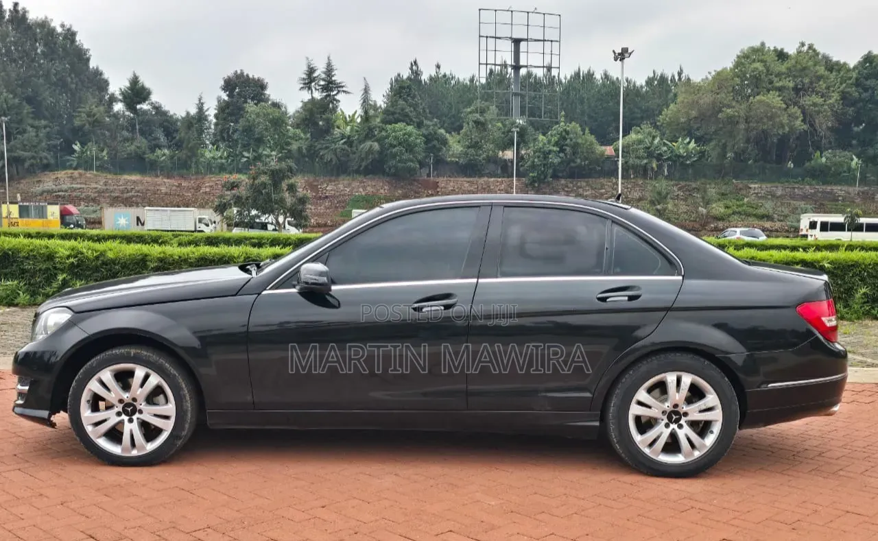Mercedes-Benz C200 2010 Black