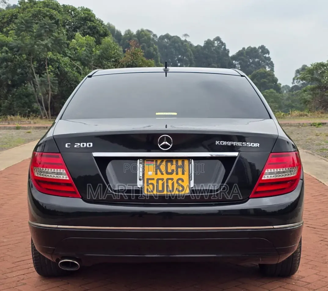 Mercedes-Benz C200 2010 Black