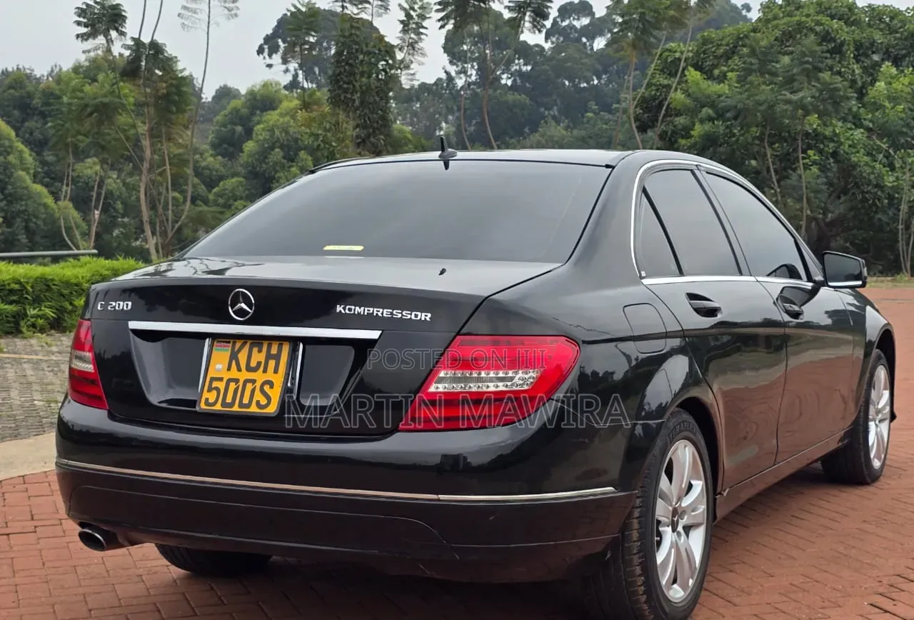 Mercedes-Benz C200 2010 Black