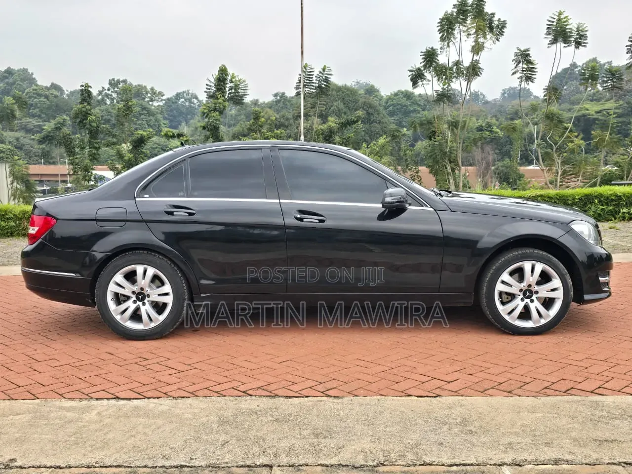 Mercedes-Benz C200 2010 Black