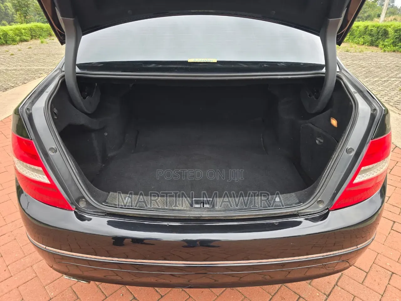 Mercedes-Benz C200 2010 Black