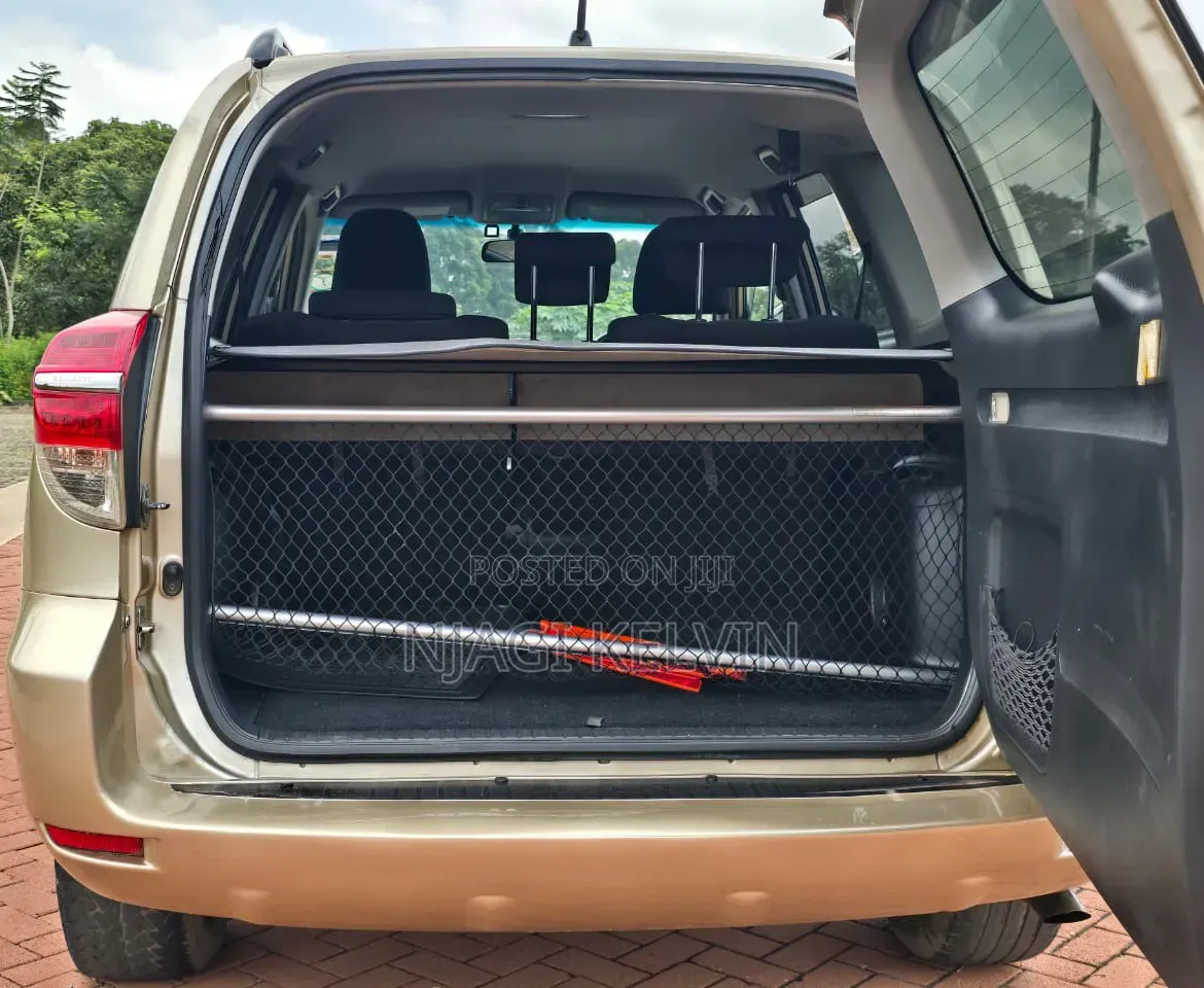 Toyota Vanguard 2011 Gold