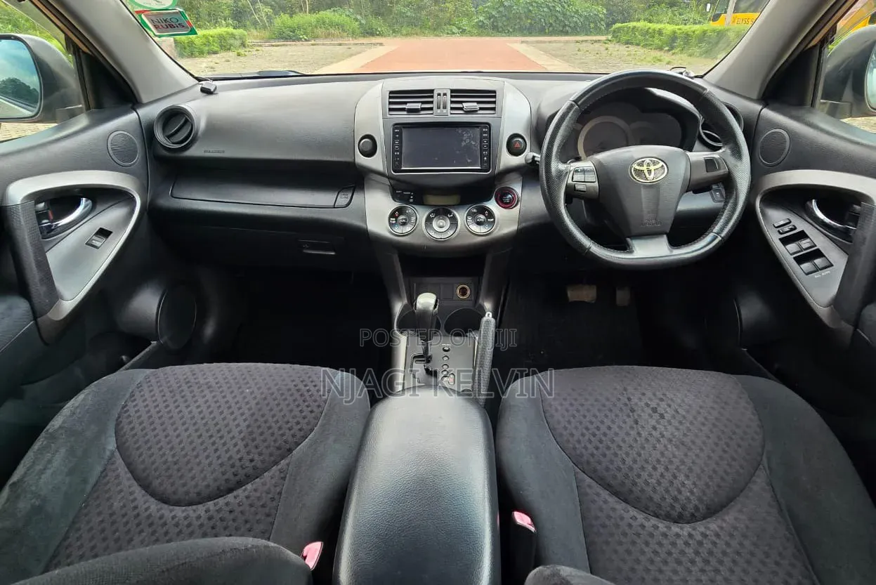 Toyota Vanguard 2011 Gold