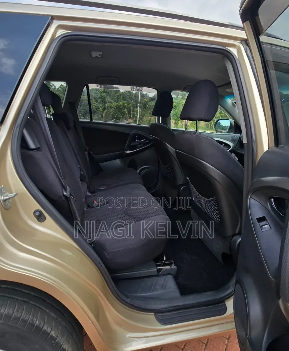 Toyota Vanguard 2011 Gold