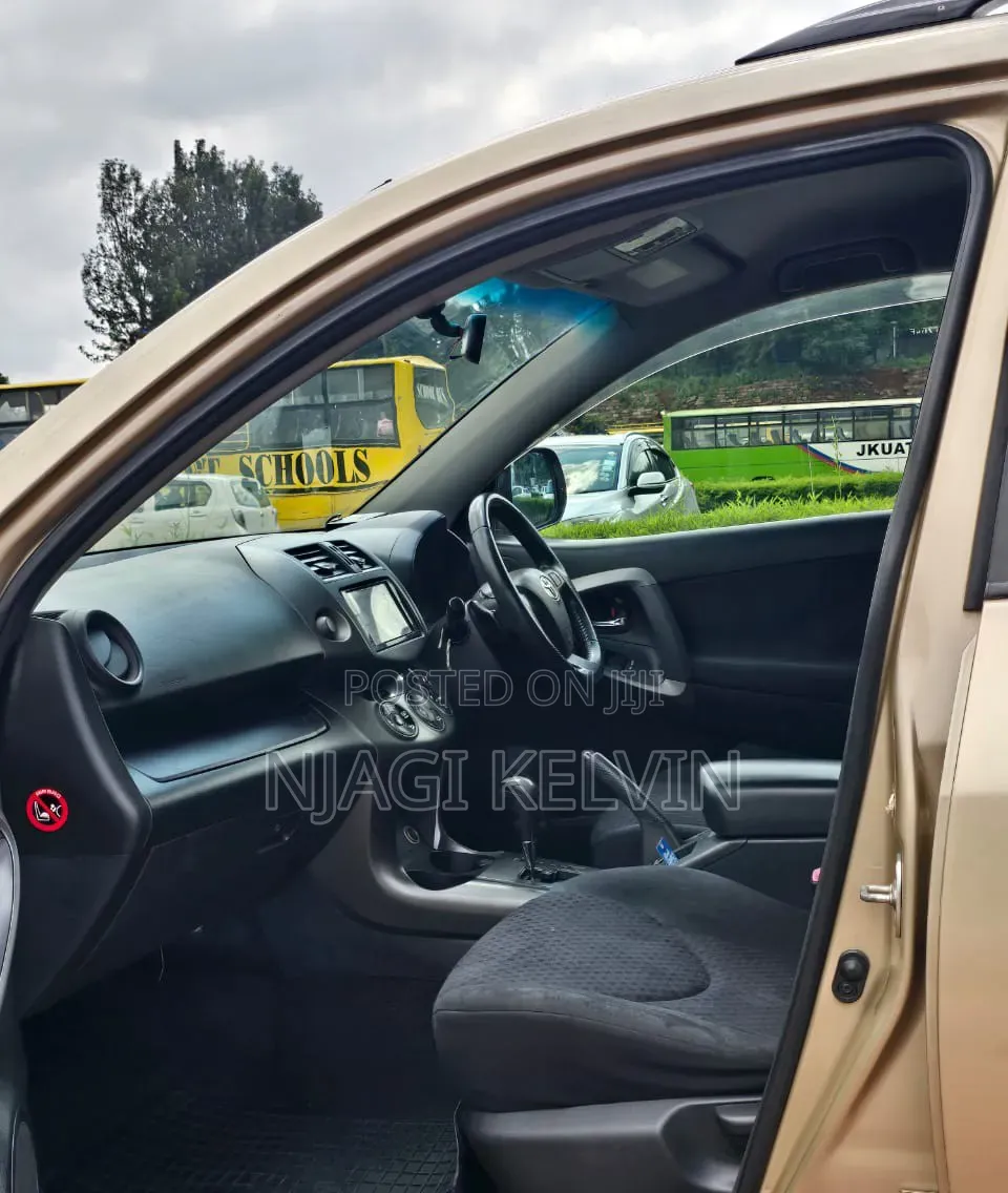 Toyota Vanguard 2011 Gold