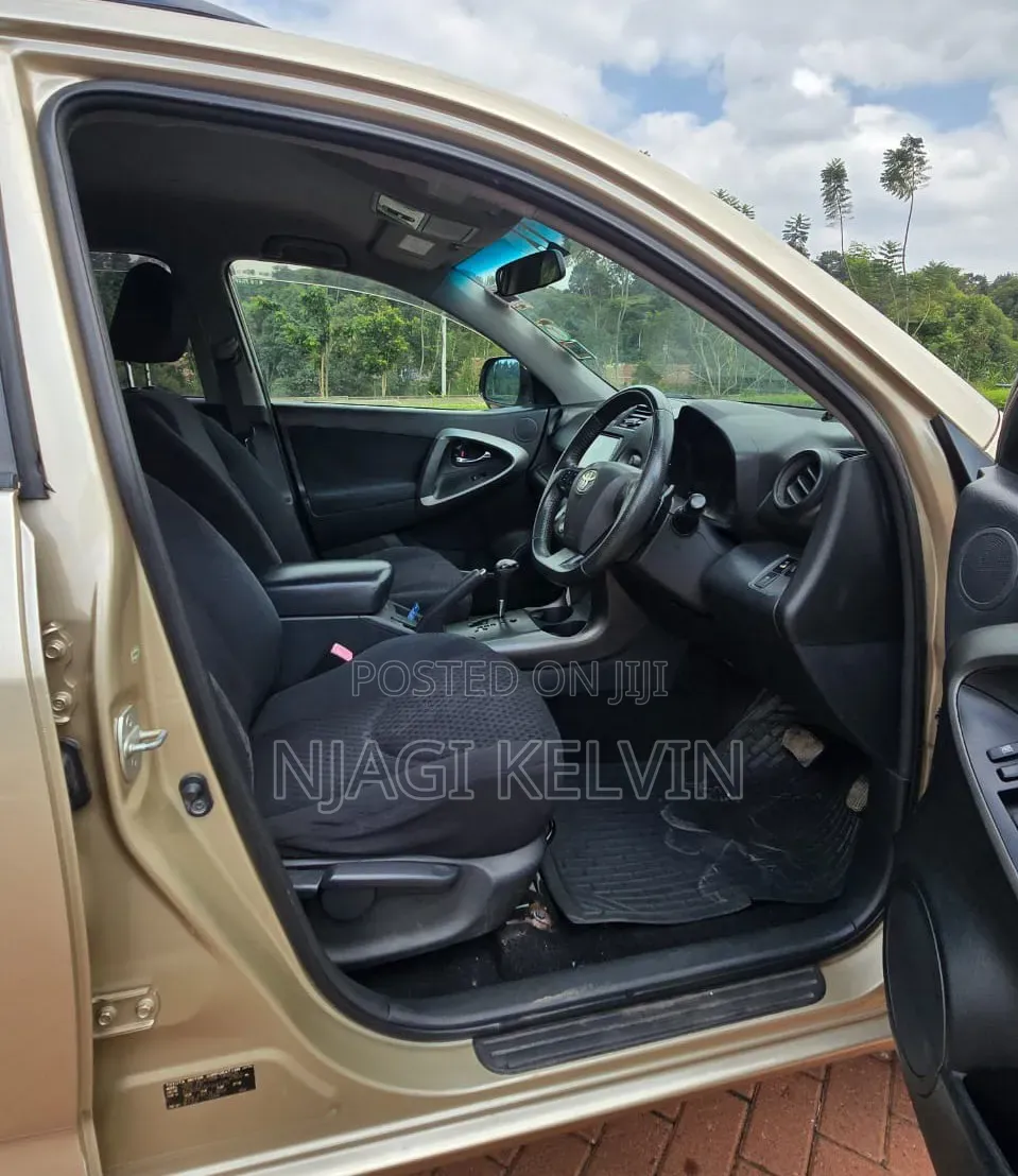 Toyota Vanguard 2011 Gold