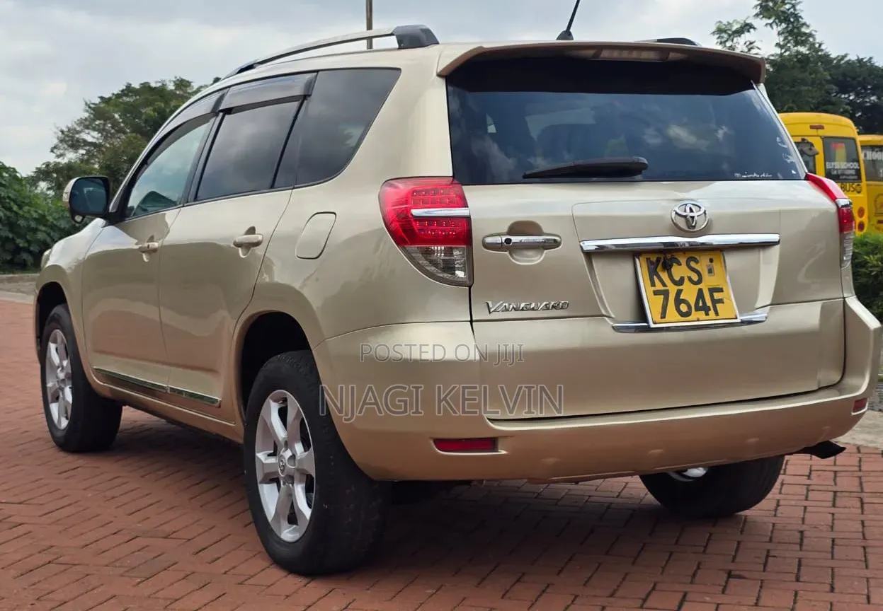 Toyota Vanguard 2011 Gold