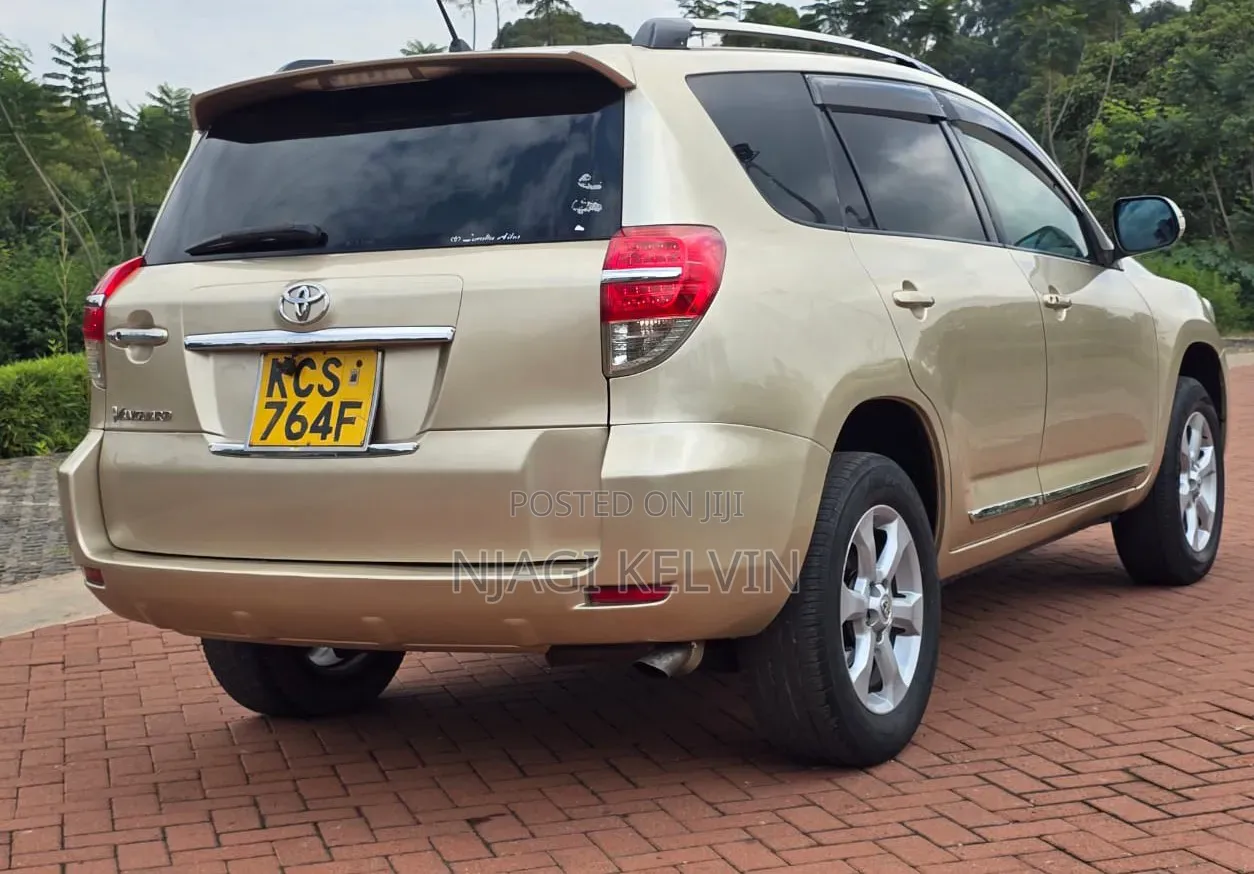 Toyota Vanguard 2011 Gold