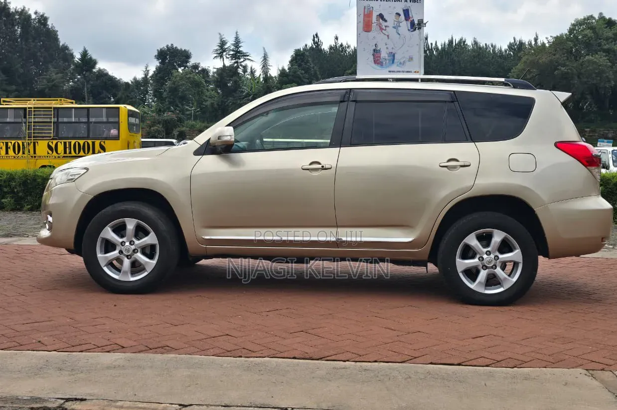 Toyota Vanguard 2011 Gold