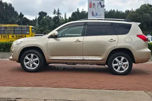 Toyota Vanguard 2011 Gold