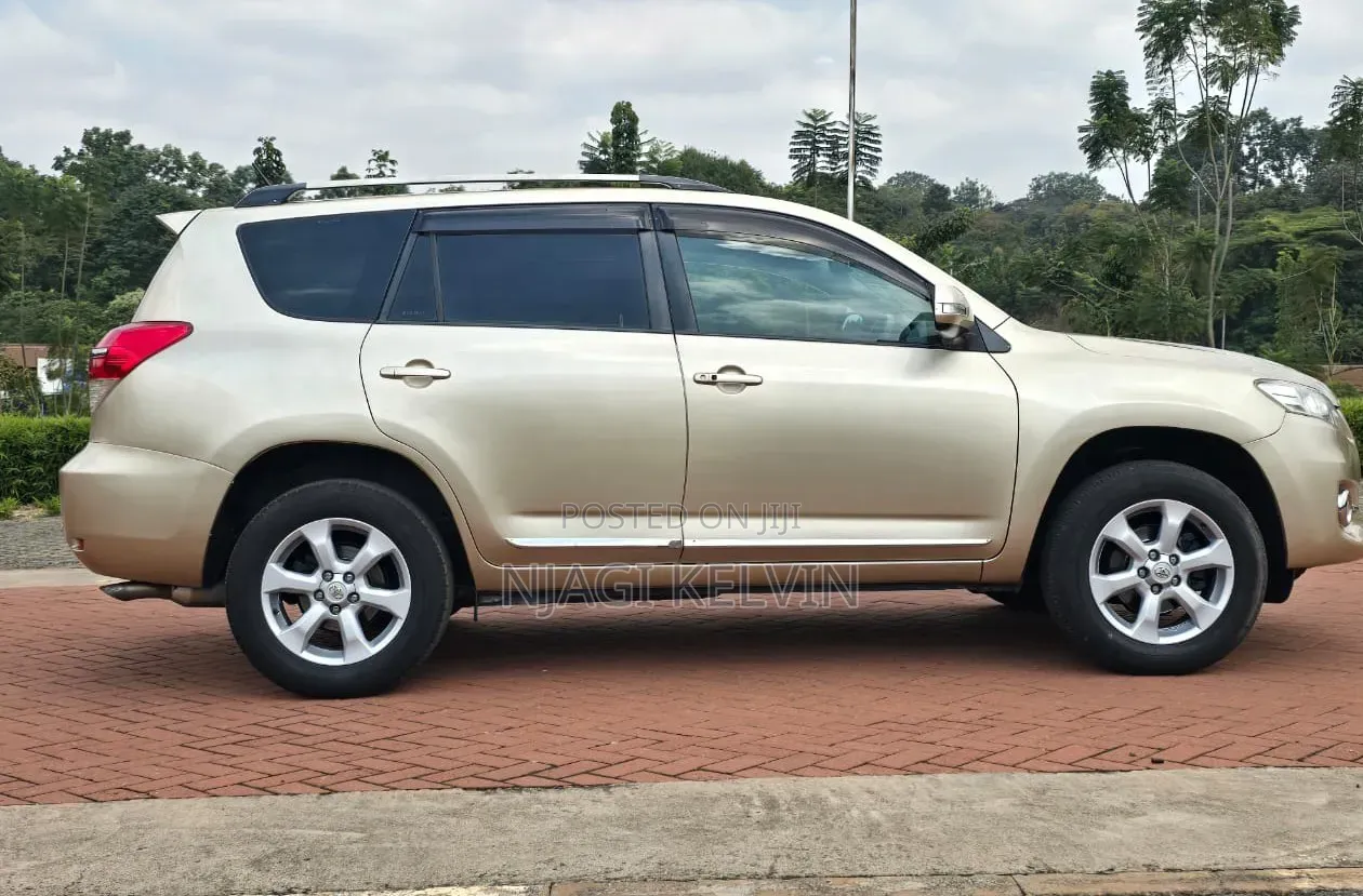 Toyota Vanguard 2011 Gold