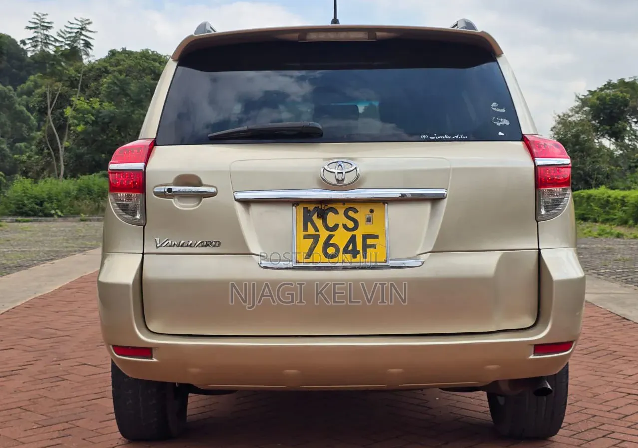 Toyota Vanguard 2011 Gold