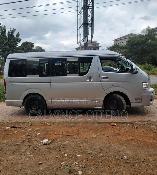 Toyota HiAce 2014 Silver - thumbnail 3
