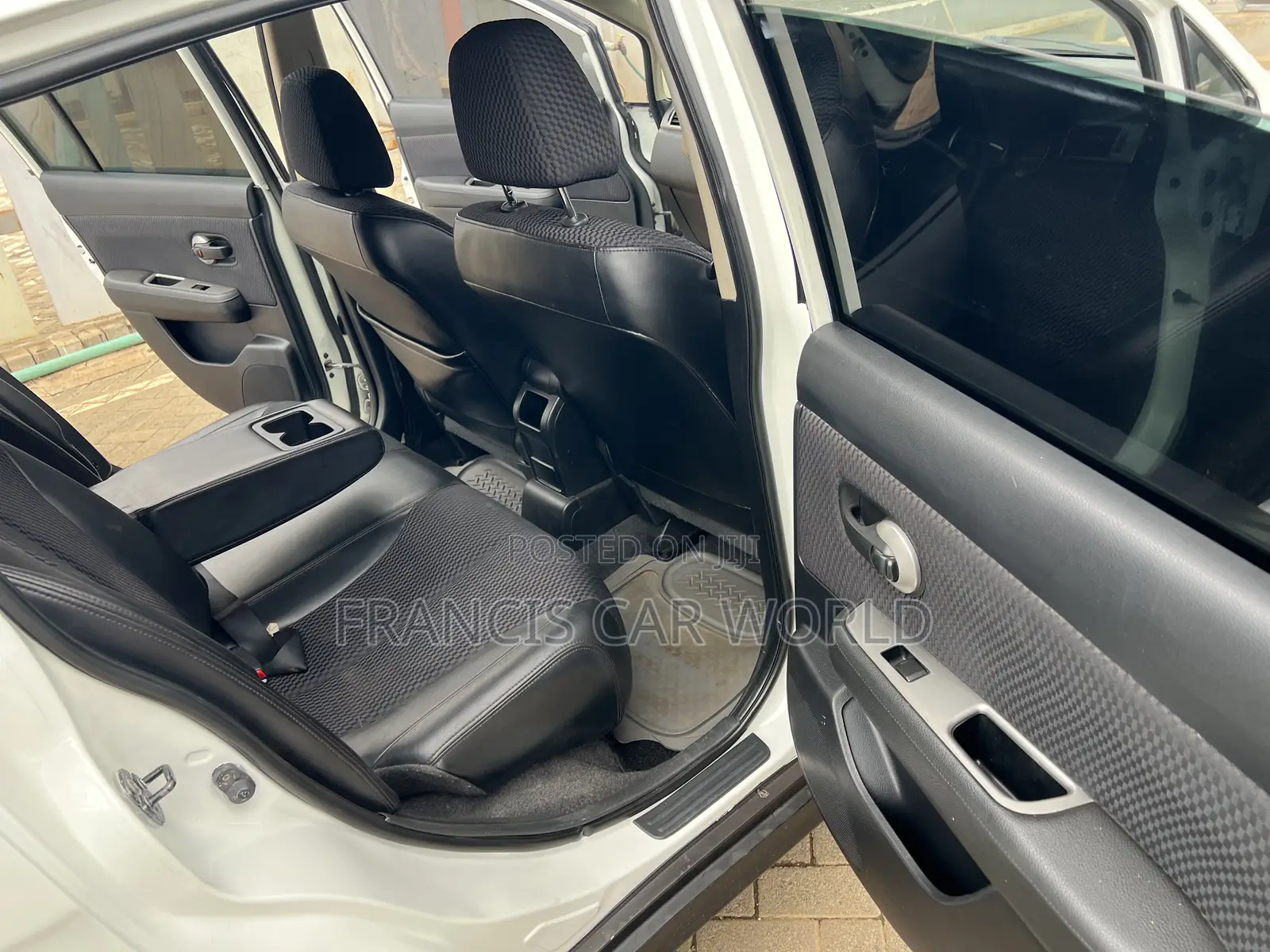 Nissan Tiida 2012 Off white