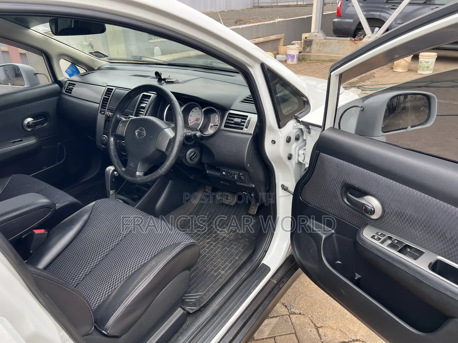 Nissan Tiida 2012 Off white