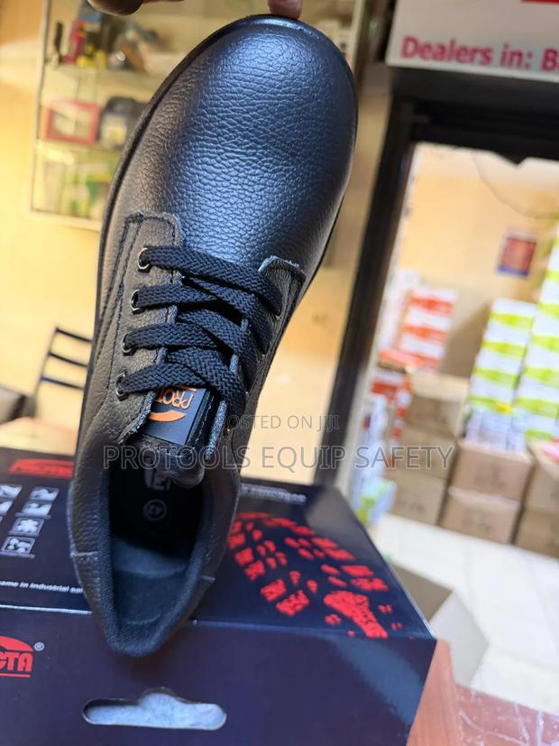 Protecta Lowcut Safety Shoe