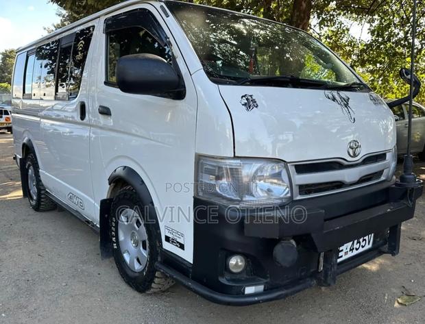 Toyota HiAce 2016 White - thumbnail 3