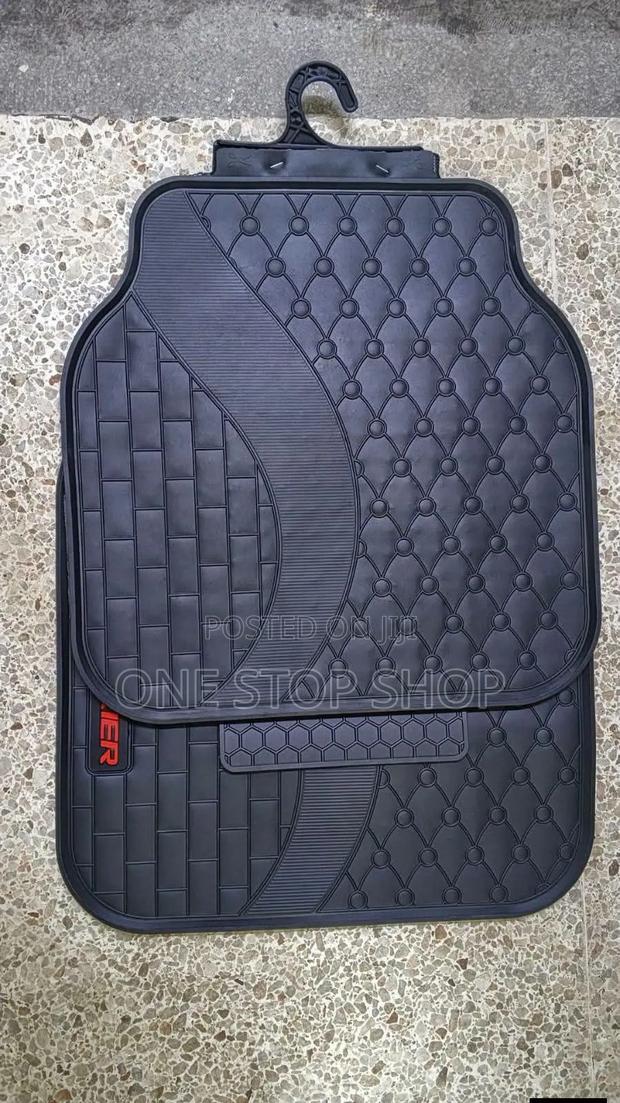 BMW Rubber Floor Mats With Prominent Logo 5pc Set - thumbnail 2