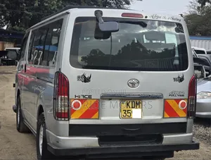 Toyota HiAce 2016 Silver