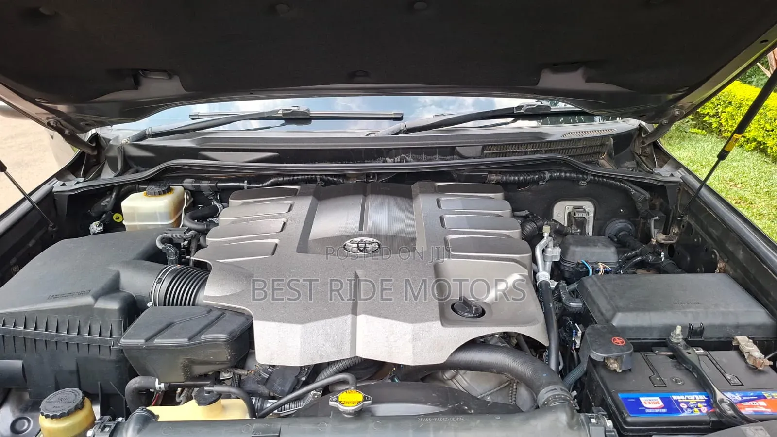 Toyota Land Cruiser 4.6 V8 ZX 2012 Gray