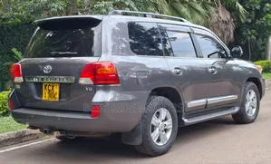 Toyota Land Cruiser 4.6 V8 ZX 2012 Gray