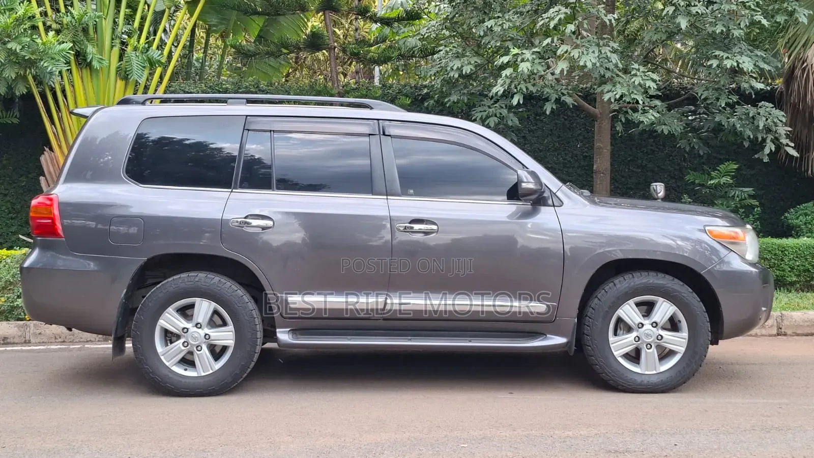 Toyota Land Cruiser 4.6 V8 ZX 2012 Gray