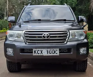 Toyota Land Cruiser 4.6 V8 ZX 2012 Gray