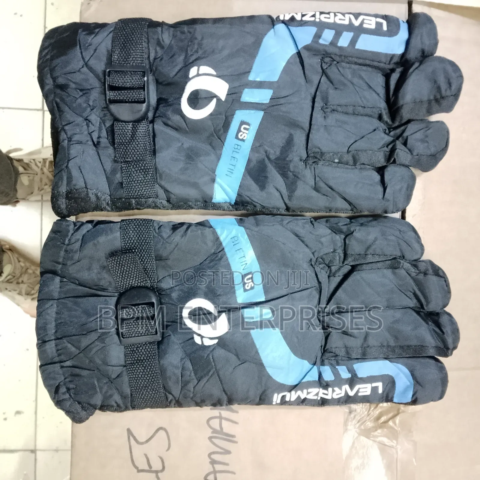 Motorcycle Gloves. Warm and Comfy
