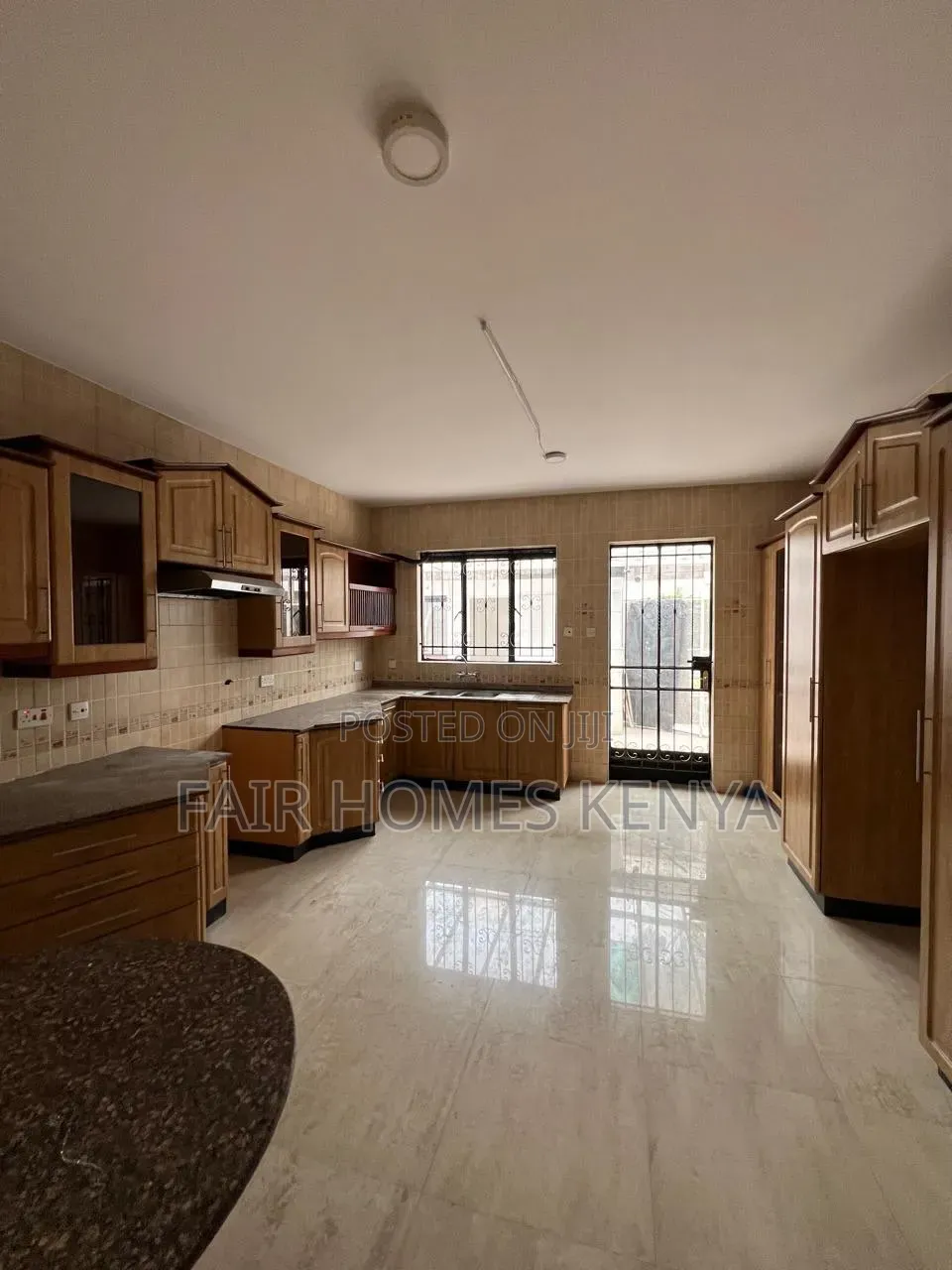 4bdrm Townhouse / Terrace in Brookside Drive, Spring Valley for rent