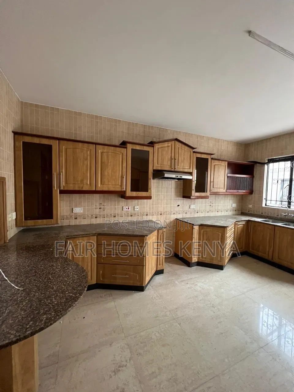 4bdrm Townhouse / Terrace in Brookside Drive, Spring Valley for rent