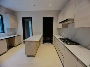 5bdrm Townhouse / Terrace in Manyani East, Muthangari for rent