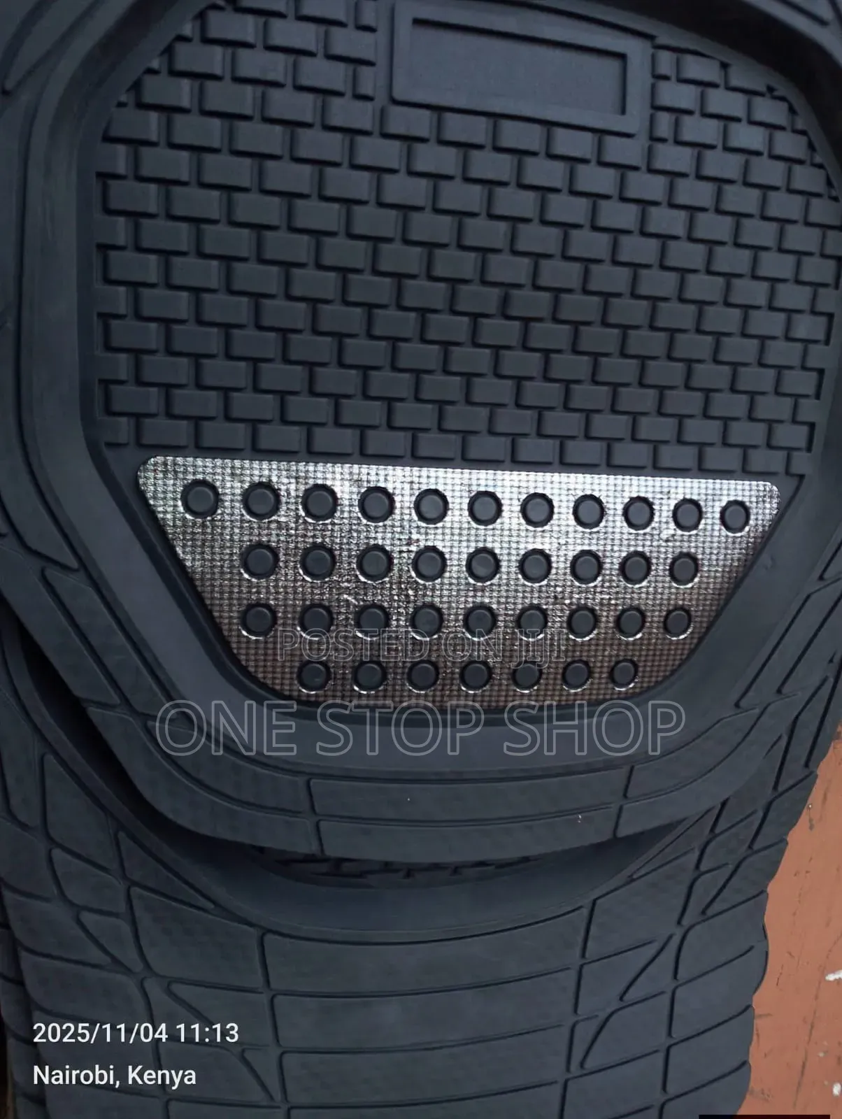 5pc Universal Floor Mats With Textured Brick_like Pattern to Trap Dirt