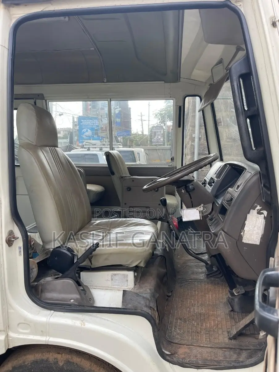 Nissan Civilian 2005 White
