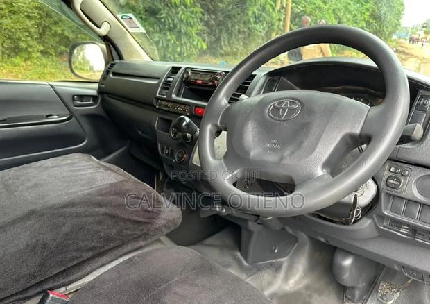 Toyota HiAce 2016 White - thumbnail 5
