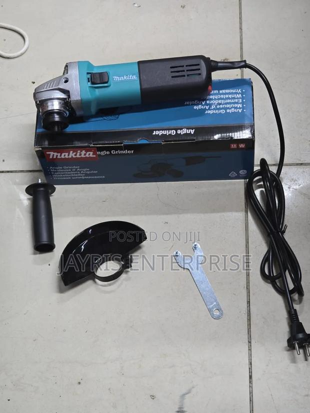 Makita 4.5" Grinder 840w at