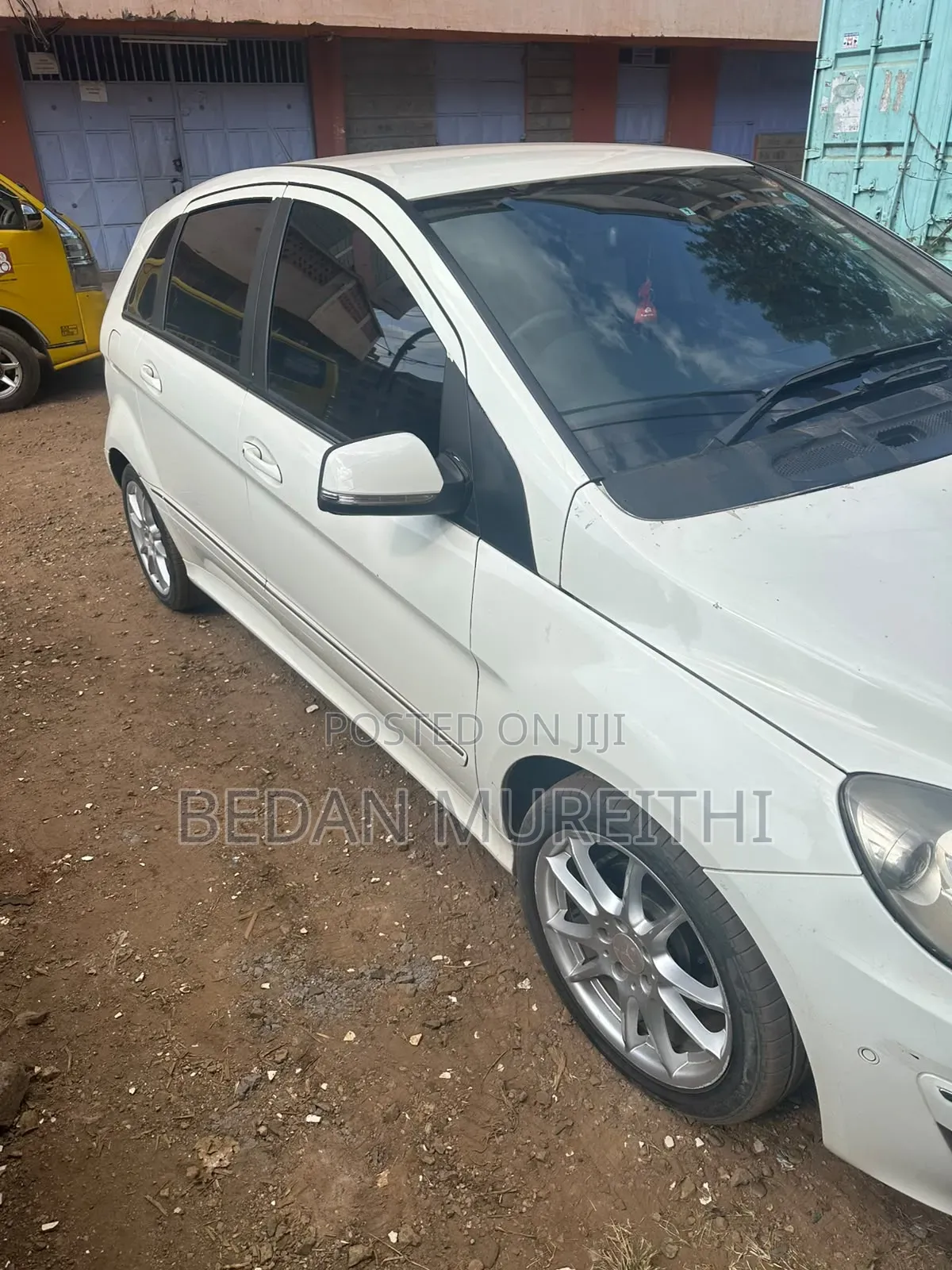 Mercedes-Benz B-Class 2011 Off white
