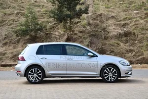 Volkswagen Golf 2019 Silver