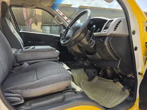 Toyota HiAce 2005 Yellow
