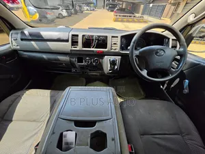 Toyota HiAce 2005 Yellow