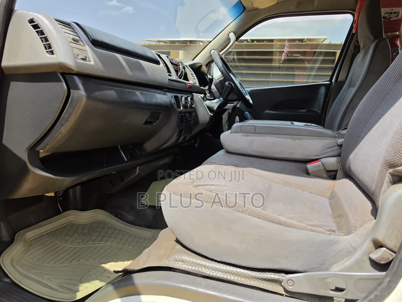 Toyota HiAce 2005 Yellow