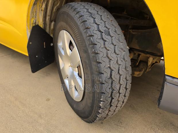 Toyota HiAce 2005 Yellow - thumbnail 6